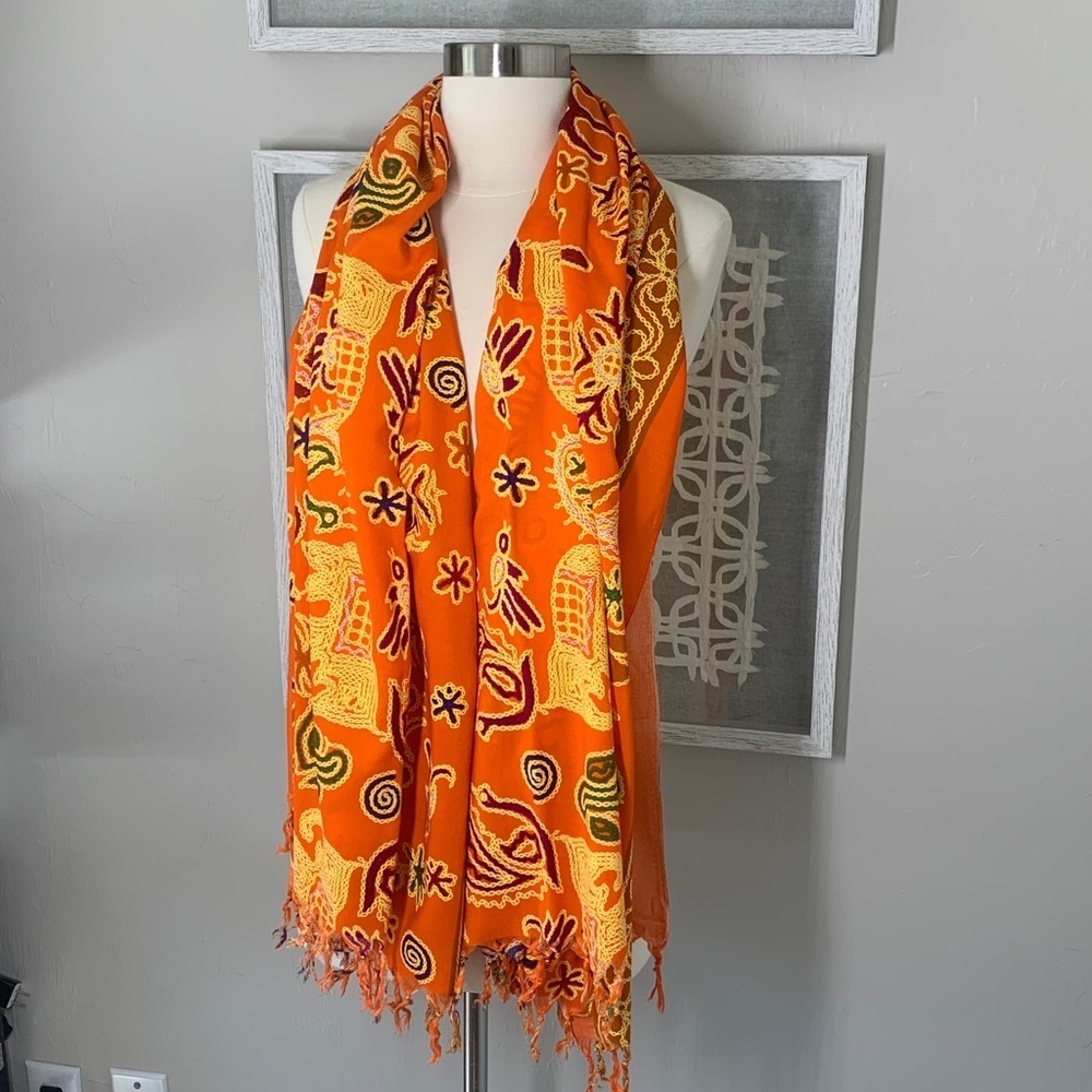 Sarong/ scarf with indigenous hieroglyphics print orange and yellow - Picture 2 of 8